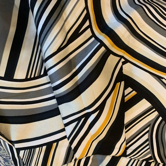 Lane Bryant-Plus Size 24-A-Line Geometric Print Skirt W/ Pockets - Picture 6 of 7